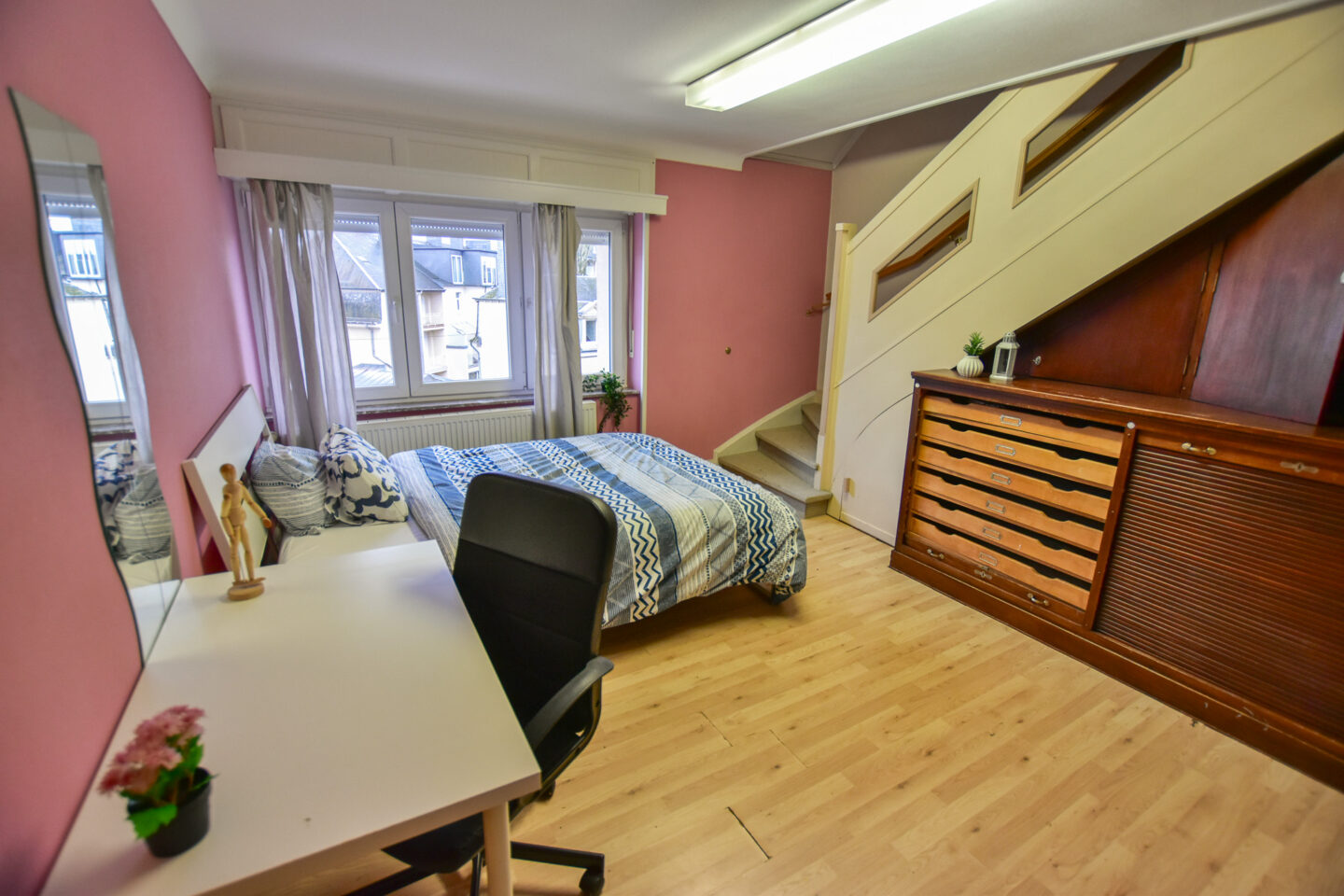 Furnished Double Bedroom (2.2) in a property with garden | Belair ...